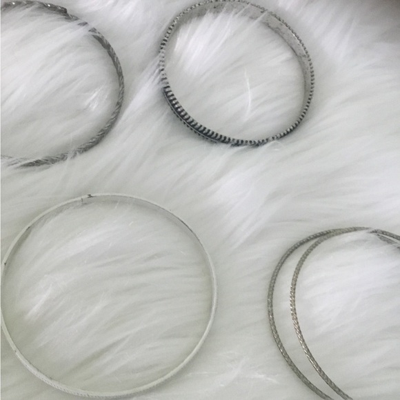 Set of 11 bracelets - Picture 6 of 9